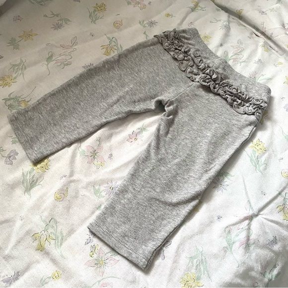 3/$12 Gray Carters Ruffle Bottom Pants 6-12m - Picture 4 of 5